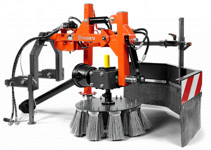 Горизонтальная, металлическая щетка (D=50см) для удаления растительности к райдеру P 525D с гидростатической системой регулировки положения